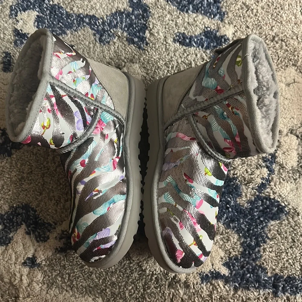 NWOB Ugg Classic Mini Tiger Flyer Women’s 8 - Picture 2 of 5